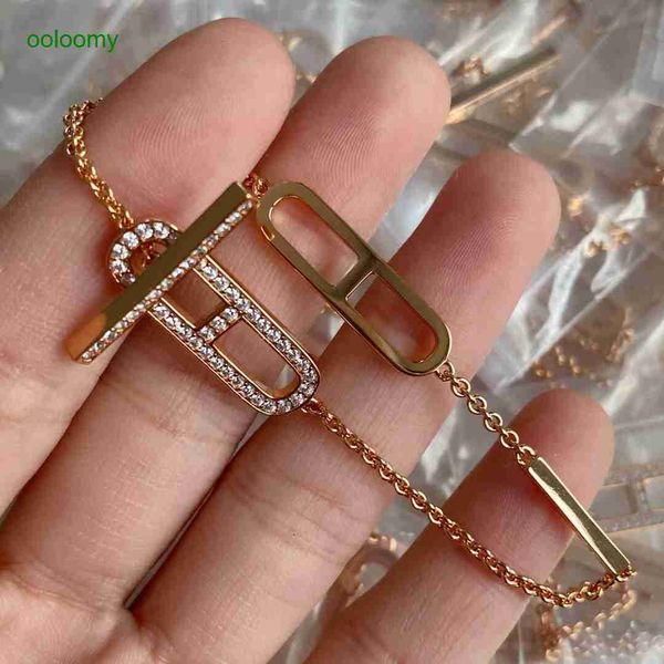 hemrres designer bracelet thick s925 all silver pig nose diamond bracelet fashion style, Black
hemrres designer bracelet thick s925 all silver pig nose diamond bracelet fashion style, Black