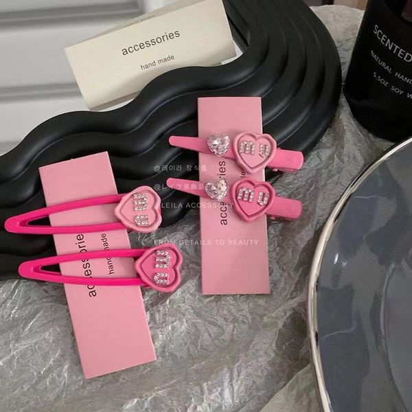 fashion retro miu letter women's hairpin pink pearl alloy duck mouth clip silk ribbon bang hairpin, Slivery;golden
fashion retro miu letter women's hairpin pink pearl alloy duck mouth clip silk ribbon bang hairpin, Slivery;golden