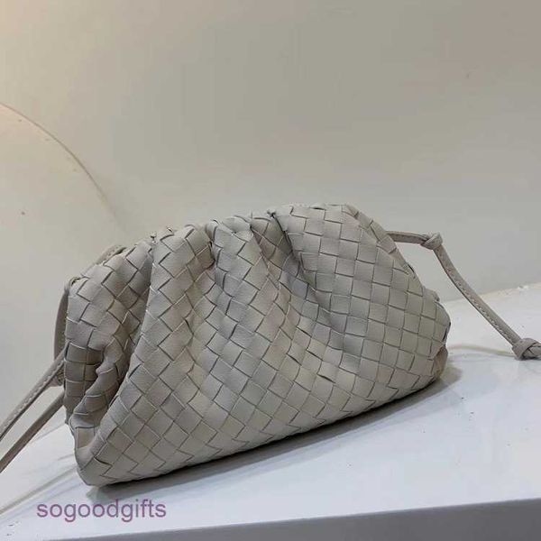 bottegas bag mini jodie venetas yunduo bag women's woven single shoulder messenger with logo jm69
bottegas bag mini jodie venetas yunduo bag women's woven single shoulder messenger with logo jm69