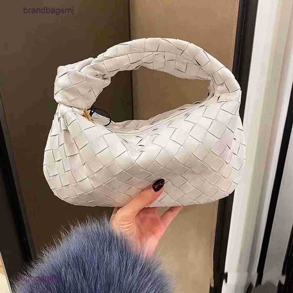 bottegas bag mini jodie venetas 2023 spring and summer new knotted bag woven cowhide horn dumpling cloud leather hand with logo fy1d
bottegas bag mini jodie venetas 2023 spring and summer new knotted bag woven cowhide horn dumpling cloud leather hand with logo fy1d