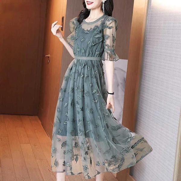 dresses 2022 summer heavy industry embroidered flower highend dress new spring french waist slim ruffled mesh dresses women dark green, Black;gray
dresses 2022 summer heavy industry embroidered flower highend dress new spring french waist slim ruffled mesh dresses women dark green, Black;gray