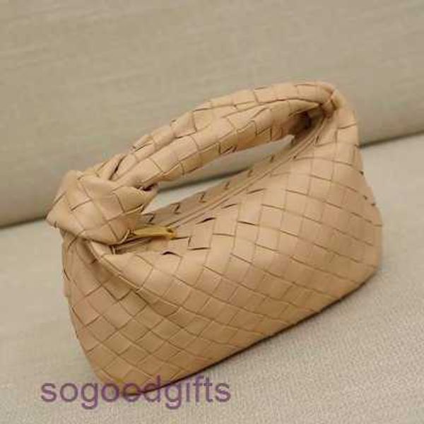 mini bottegas bag jodie venetas woven cloud bag 2023 autumn and winter new women's one shoulder underarm horn knotted hand carrying 1 w
mini bottegas bag jodie venetas woven cloud bag 2023 autumn and winter new women's one shoulder underarm horn knotted hand carrying 1 w