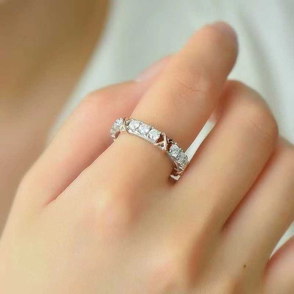 d color mosanshi tiffay two-color cross time wheel personality row ring 925 silver plated 18k gold fashion full diamond female rqle
d color mosanshi tiffay two-color cross time wheel personality row ring 925 silver plated 18k gold fashion full diamond female rqle