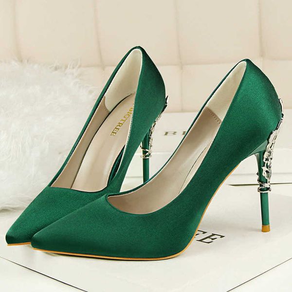 sandals 2023 luxury 10cm high heels woman metal carving heels silk dress pumps lady wedding bridal scarpin catwalk green burgundy shoes j230, Black
sandals 2023 luxury 10cm high heels woman metal carving heels silk dress pumps lady wedding bridal scarpin catwalk green burgundy shoes j230, Black