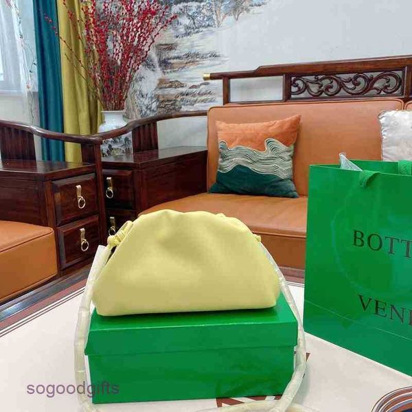 bag bags italy winter fashion messenger designer single cloud bottegas shoulder small handbag venetas 4tig bm47 1 with logo 8s5j
bag bags italy winter fashion messenger designer single cloud bottegas shoulder small handbag venetas 4tig bm47 1 with logo 8s5j