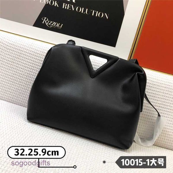 point bottegas bag venetas 2023 new one shoulder diagonal handbag large fashionable inverted triangle clip cloud bag leather wrinkled with l
point bottegas bag venetas 2023 new one shoulder diagonal handbag large fashionable inverted triangle clip cloud bag leather wrinkled with l