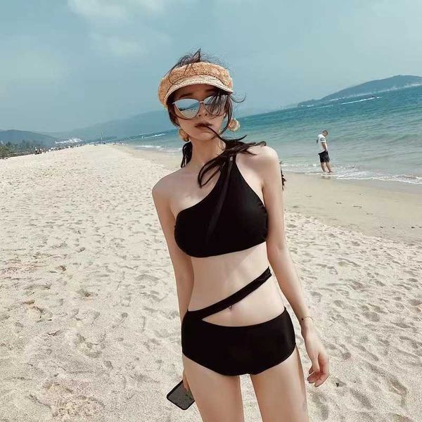 version single korean shoulder strap split swimsuit set solid color single shoulder bikini split swimsuit
version single korean shoulder strap split swimsuit set solid color single shoulder bikini split swimsuit