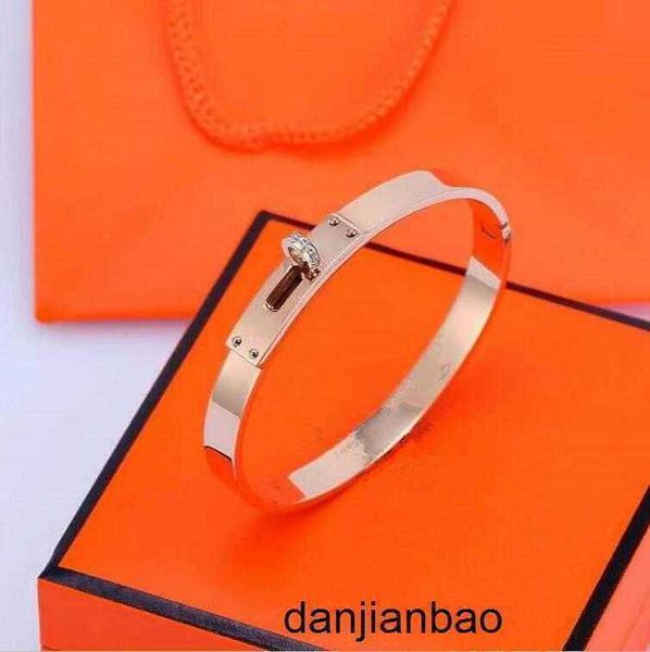 designer single bangle 2023 love screw bracelet 5 0 bracelets luxury jewelry women titanium steel alloy goldplated craft gold silver rose ne, Black
designer single bangle 2023 love screw bracelet 5 0 bracelets luxury jewelry women titanium steel alloy goldplated craft gold silver rose ne, Black