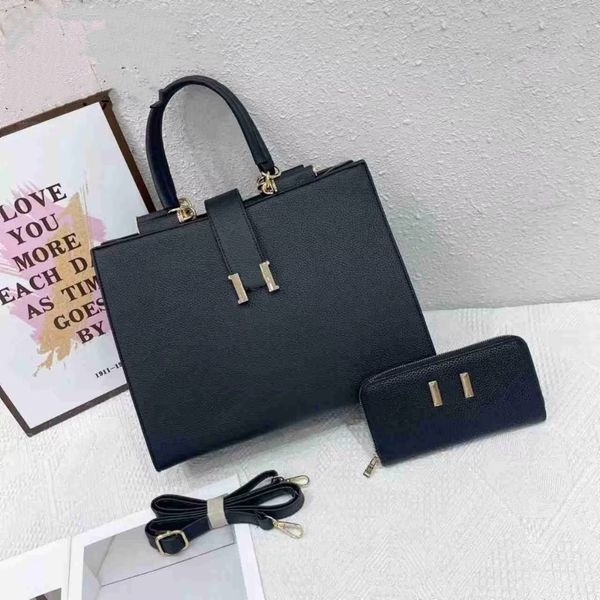 2 pices brand luxury bag woman new vintage printed chain bag popular underarm bag diagonal across one shoulder small square bag#9826-1
2 pices brand luxury bag woman new vintage printed chain bag popular underarm bag diagonal across one shoulder small square bag#9826-1
