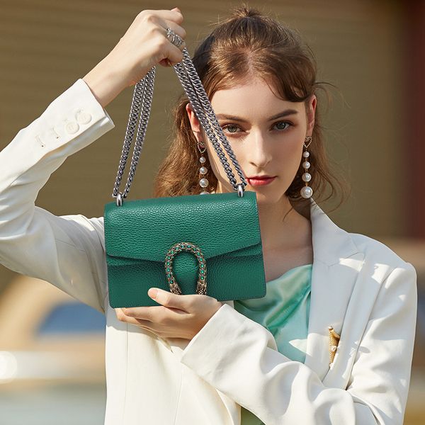 classic chain fashion luxury designers bags messenger handbags 2023 purse lady women wallets hobo purses famous designer cross body totes fe
classic chain fashion luxury designers bags messenger handbags 2023 purse lady women wallets hobo purses famous designer cross body totes fe
