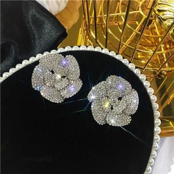 stud new fashion luxury designer beautiful exaggerated camellia flower stud earrings for women girls super sparkling full diamonds zircon 1, Golden;silver
stud new fashion luxury designer beautiful exaggerated camellia flower stud earrings for women girls super sparkling full diamonds zircon 1, Golden;silver
