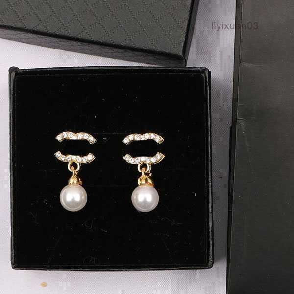 stud 18k gold plated designers brand earrings designer letter ear stud women crystal pearl geometric earring for wedding party jewerlry acce, Golden;silver
stud 18k gold plated designers brand earrings designer letter ear stud women crystal pearl geometric earring for wedding party jewerlry acce, Golden;silver