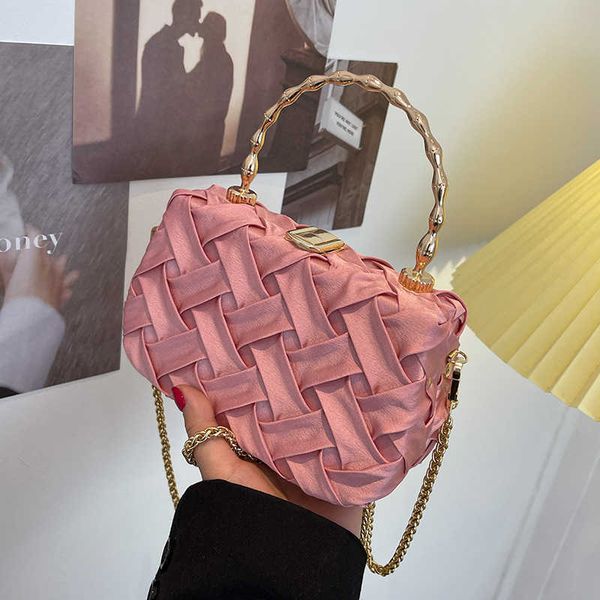 nxy weave small tote bag with metal portable new chain women's designer handbag luxury brand shoulder messenger phone purse 230424
nxy weave small tote bag with metal portable new chain women's designer handbag luxury brand shoulder messenger phone purse 230424