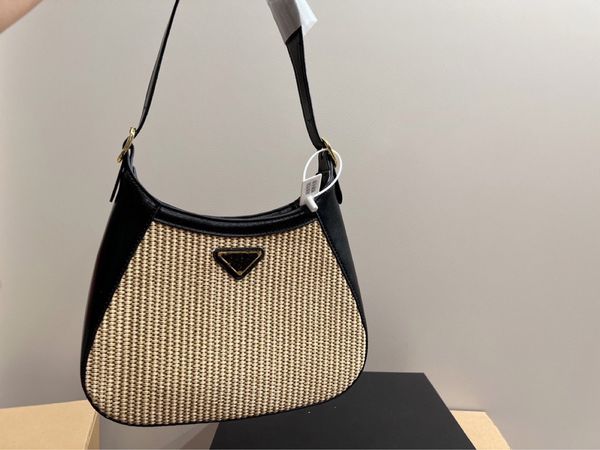 new minimalist summer one-shoulder armpit bag with contrasting panels and a stylish cross-body bag
new minimalist summer one-shoulder armpit bag with contrasting panels and a stylish cross-body bag