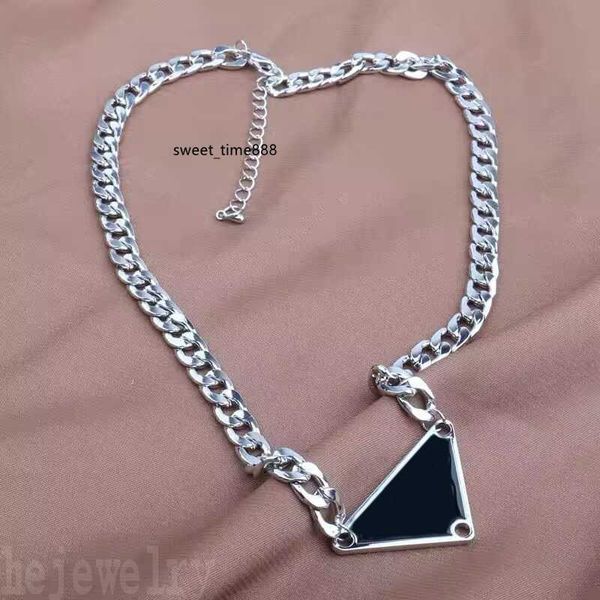 romantic mens luxury silver plated necklaces designers letters pattern modern enamel triangle tag cuban link chains pendant jewlery womens l
romantic mens luxury silver plated necklaces designers letters pattern modern enamel triangle tag cuban link chains pendant jewlery womens l