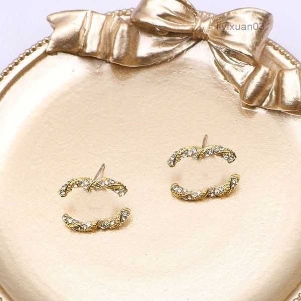 stud 18k gold plated designers brand earrings designer letter ear stud women crystal pearl geometric earring for wedding party jewerlry acce, Golden;silver
stud 18k gold plated designers brand earrings designer letter ear stud women crystal pearl geometric earring for wedding party jewerlry acce, Golden;silver