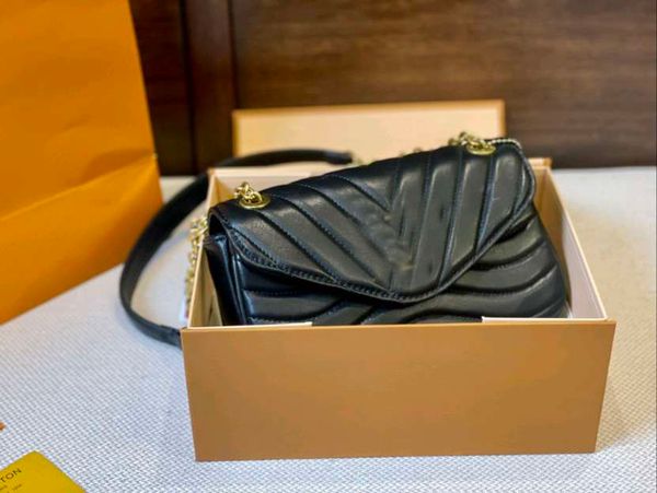 genuine leather handbag women bag high box messenger shoulder purse chain with card holder slot clutch, Black;red
genuine leather handbag women bag high box messenger shoulder purse chain with card holder slot clutch, Black;red