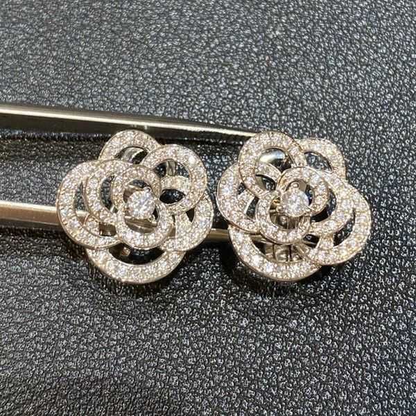 stud stud european classic brand 925 sterling silver ladies camellia stud earrings fashion romantic flowers luxury jewelry party gifts 22110, Golden;silver
stud stud european classic brand 925 sterling silver ladies camellia stud earrings fashion romantic flowers luxury jewelry party gifts 22110, Golden;silver