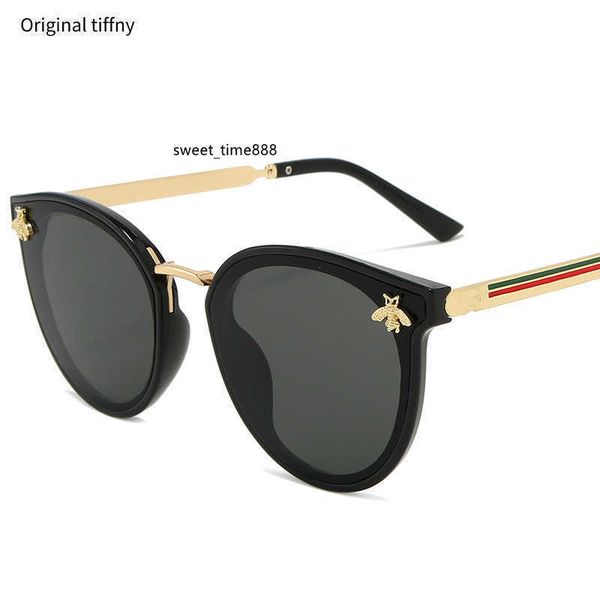 2022 luxury women sunglasses oval metal frame little bee men sunglasses uv400 classic retro brand sport glasses oculos de sol y220413, White;black
2022 luxury women sunglasses oval metal frame little bee men sunglasses uv400 classic retro brand sport glasses oculos de sol y220413, White;black