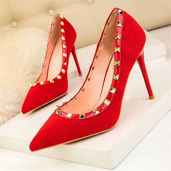 sandals high heels luxury designer women shoes ladies pumps pointed flock spring 2023 fashion woman wedding dress red black shoes j230428
sandals high heels luxury designer women shoes ladies pumps pointed flock spring 2023 fashion woman wedding dress red black shoes j230428