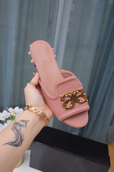 designer classic ladies flat sandals black red open toe leather slippers heel design pearl embellished letter flip flops
designer classic ladies flat sandals black red open toe leather slippers heel design pearl embellished letter flip flops