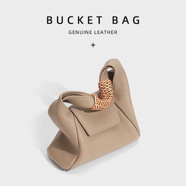 fashion crossbody 2023 new advanced portable small design versatile one-shoulder leather women's bag
fashion crossbody 2023 new advanced portable small design versatile one-shoulder leather women's bag