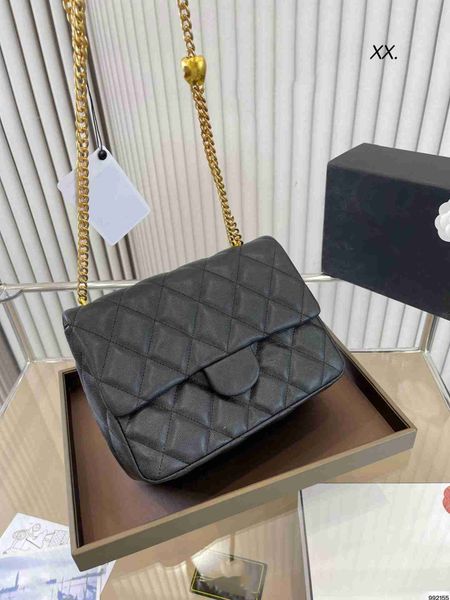 women's brand channel bag designer bags shoulder crossbody bags tote texture patent leather 3 sizes bag 2023 new fashion trend retro st
women's brand channel bag designer bags shoulder crossbody bags tote texture patent leather 3 sizes bag 2023 new fashion trend retro st