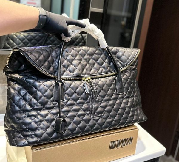 23 es giant travel bag in quilted leather black maxi supple bag metal hardware zip closure handles leather case large capacity luggage bags
23 es giant travel bag in quilted leather black maxi supple bag metal hardware zip closure handles leather case large capacity luggage bags