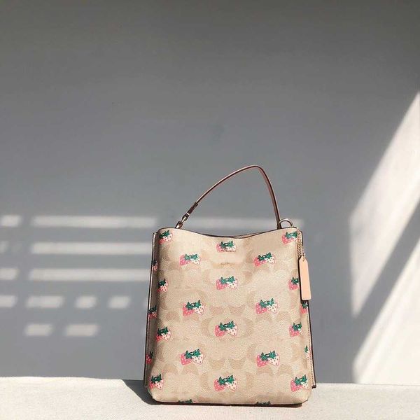 strawberry print designers handbag brown designer bag totes leather the tote bag shoulder bags ladies fashion bucket bags purse crossbody ba
strawberry print designers handbag brown designer bag totes leather the tote bag shoulder bags ladies fashion bucket bags purse crossbody ba