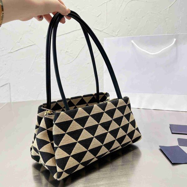 evening bags leather small bag hobo three-pocket center zipper pockets designer narrow leather handle handbag metal hardware tote women nap
evening bags leather small bag hobo three-pocket center zipper pockets designer narrow leather handle handbag metal hardware tote women nap