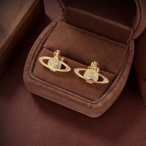 stud designer earrings vivian luxury women fashion jewelry earing metal pearl earring cjeweler westwood woman motion current 70ess, Golden;silver
stud designer earrings vivian luxury women fashion jewelry earing metal pearl earring cjeweler westwood woman motion current 70ess, Golden;silver