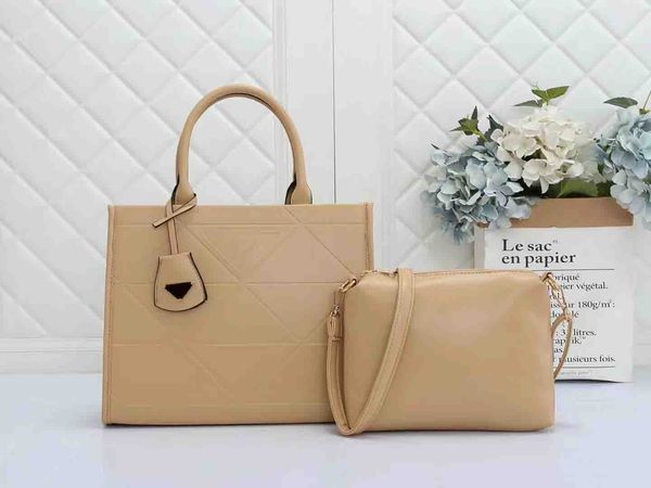 fashion luxurys women designers triangle sign totes bags lady crossbody onthego tote hobo shoulder handbags bag with wallet 2 piece set
fashion luxurys women designers triangle sign totes bags lady crossbody onthego tote hobo shoulder handbags bag with wallet 2 piece set