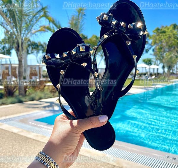 with box valentinoly''designer vt sandal luxury woman slipper designer v bow nude red black studded flat slide jelly rubber rivet
with box valentinoly''designer vt sandal luxury woman slipper designer v bow nude red black studded flat slide jelly rubber rivet