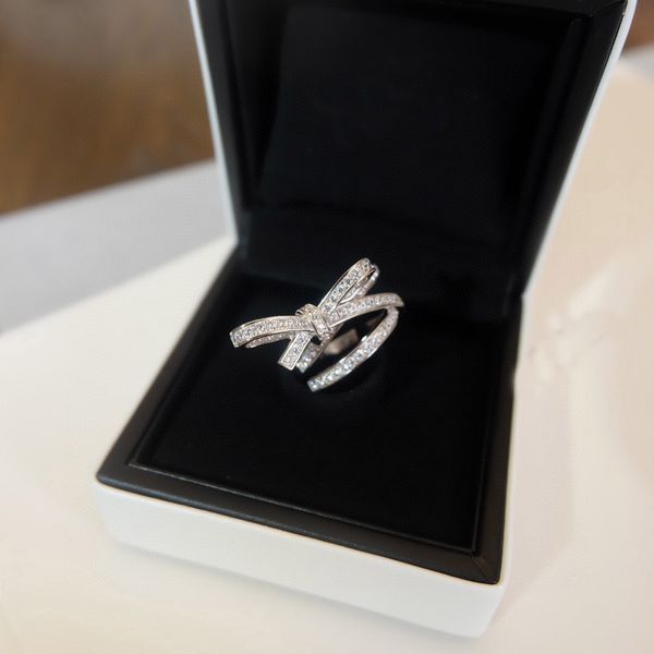 2023 luxury quality charm punk band ring with knot and sparkly diamond in silver plated have box stamp ps7919a
2023 luxury quality charm punk band ring with knot and sparkly diamond in silver plated have box stamp ps7919a