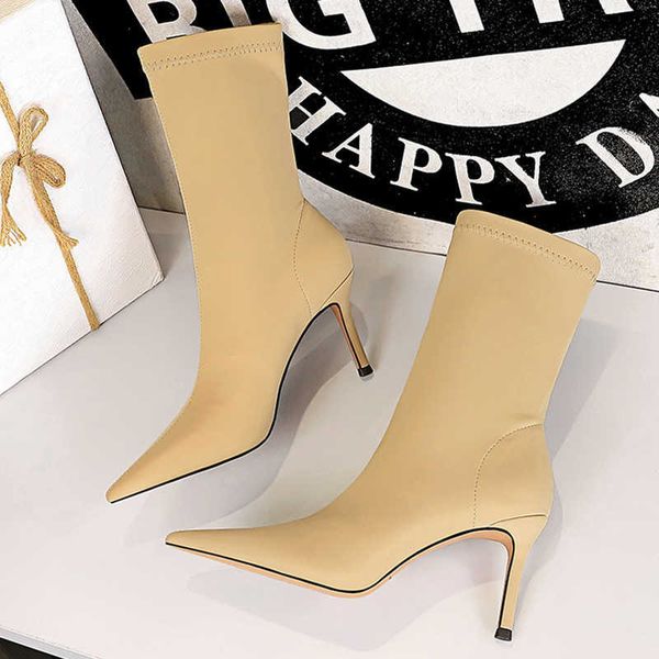 sandals 2023 women 75cm 10cm high heels silk sock boots plus size 43 short ankle boots lady stripper winter low heels designer shoes j230428, Black
sandals 2023 women 75cm 10cm high heels silk sock boots plus size 43 short ankle boots lady stripper winter low heels designer shoes j230428, Black