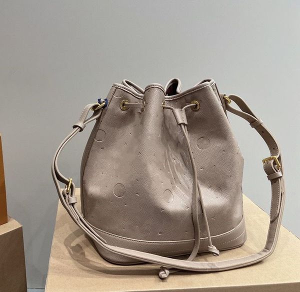 l sales shoulder bags newe luxury designera women leather old flower bucket bag famous drawstring handbags cross body purse aaa
l sales shoulder bags newe luxury designera women leather old flower bucket bag famous drawstring handbags cross body purse aaa