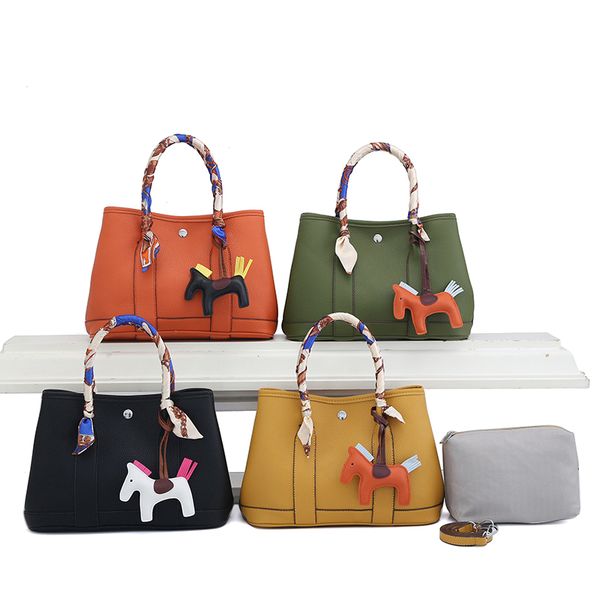 designer the tote bag women handbag shoulder totes mini shopping luxury fashion totes bags black mini small large handbags gift soft leather
designer the tote bag women handbag shoulder totes mini shopping luxury fashion totes bags black mini small large handbags gift soft leather