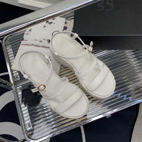 fashion women's sandals 2023 channel luxury brand letter logo summer women's high heels men's casual student flats 06-011, Black
fashion women's sandals 2023 channel luxury brand letter logo summer women's high heels men's casual student flats 06-011, Black