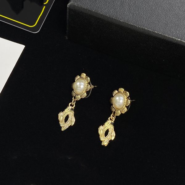 c earring luxury designer stud earing letter ccity fashion brand women jewelry metal crystal pearl gold earrings cjeweler woman gift orecchi, Golden;silver
c earring luxury designer stud earing letter ccity fashion brand women jewelry metal crystal pearl gold earrings cjeweler woman gift orecchi, Golden;silver