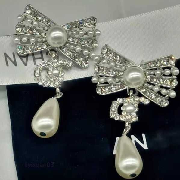 stud 18k gold plated designers brand earrings designer c-letter ear stud women crystal geometric earring for wedding party jewerlry accessor, Golden;silver
stud 18k gold plated designers brand earrings designer c-letter ear stud women crystal geometric earring for wedding party jewerlry accessor, Golden;silver