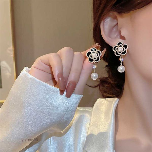 stud luxury camellia pearl stud earrings charm elegant eesign black white flower dangler women party trend style gift chic jewelry segpsegp, Golden;silver
stud luxury camellia pearl stud earrings charm elegant eesign black white flower dangler women party trend style gift chic jewelry segpsegp, Golden;silver