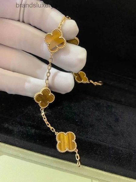 2023 van clover bracelet designer bracelets 18k gold love bangle pendant sparkling crystal diamond party jewelry, Golden;silver
2023 van clover bracelet designer bracelets 18k gold love bangle pendant sparkling crystal diamond party jewelry, Golden;silver