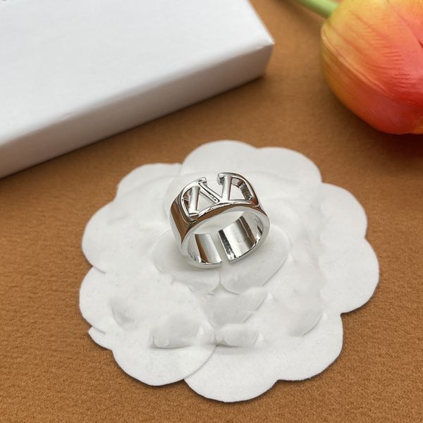 designer woman vlogo luxury with side stones band ring fashion v metal diamond pearl jewelry gold rings women wedding rings 22wwwq, Silver
designer woman vlogo luxury with side stones band ring fashion v metal diamond pearl jewelry gold rings women wedding rings 22wwwq, Silver
