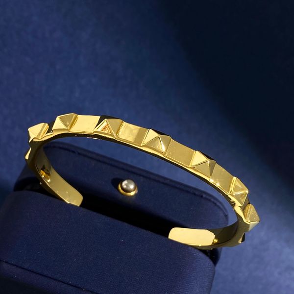 designer woman men bangle vlogo luxury fashion brand letter v metal gold bracelets women man open bracelet jewelry gift fg22we, Black
designer woman men bangle vlogo luxury fashion brand letter v metal gold bracelets women man open bracelet jewelry gift fg22we, Black