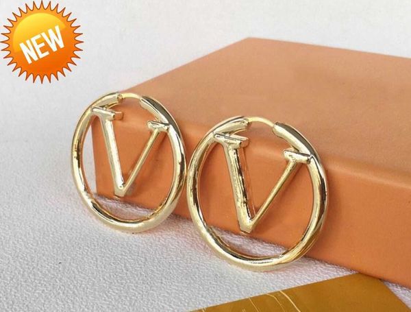 2021 designer earrings fashion gold hoop earrings for lady women party earring new wedding lovers gift engagement jewelry for bride, Golden;silver
2021 designer earrings fashion gold hoop earrings for lady women party earring new wedding lovers gift engagement jewelry for bride, Golden;silver