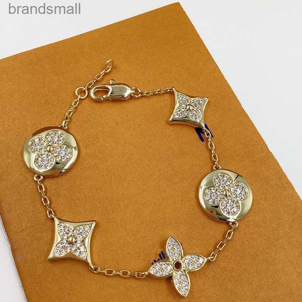 designer bracelet 2023 fashion accessories classic flower bracelet women titanium steel cuff chain diamond charm bracelets gift, Golden;silver
designer bracelet 2023 fashion accessories classic flower bracelet women titanium steel cuff chain diamond charm bracelets gift, Golden;silver
