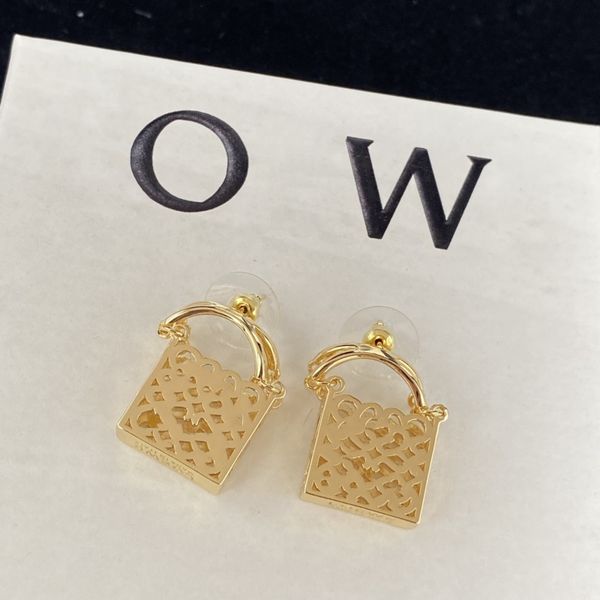 2023 Hollow out earrings, women's luxury designer jewelry, gold letter necklace, men's classic brand set, dress decoration 18k gold 02
2023 Hollow out earrings, women's luxury designer jewelry, gold letter necklace, men's classic brand set, dress decoration 18k gold 02
