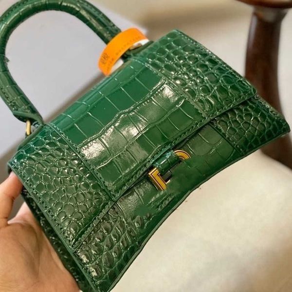 2023 new 5a hourglass bag designer handbags tote fashion genuine leather handbag single shoulder messenger women's crocodile pattern li
2023 new 5a hourglass bag designer handbags tote fashion genuine leather handbag single shoulder messenger women's crocodile pattern li