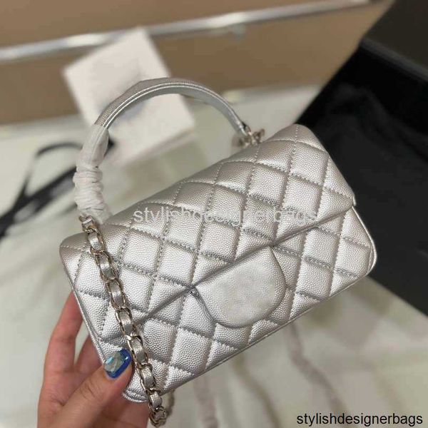 22ss hand flap bag classic caviar grain cowhide leather quilted plaid weave chain gold hardware shoulder messenger bag luxury designer handb
22ss hand flap bag classic caviar grain cowhide leather quilted plaid weave chain gold hardware shoulder messenger bag luxury designer handb