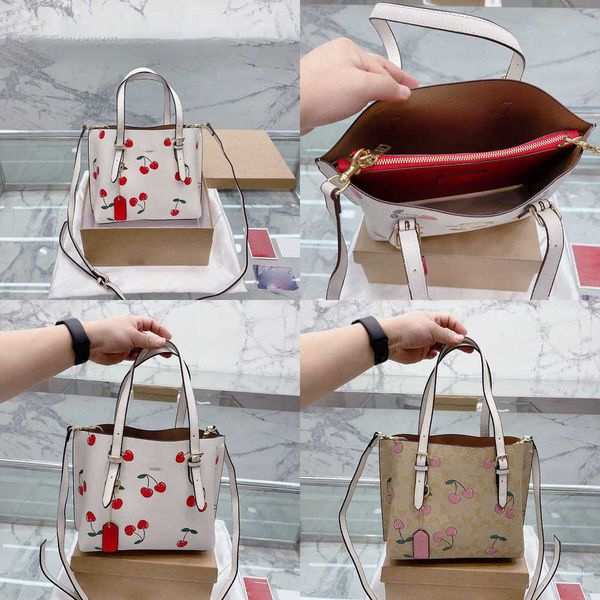 cbag evening bags leather totes women luxurys designers fashion purses designer handbags messenger crossbody shoulder bag wallet lady clutch
cbag evening bags leather totes women luxurys designers fashion purses designer handbags messenger crossbody shoulder bag wallet lady clutch